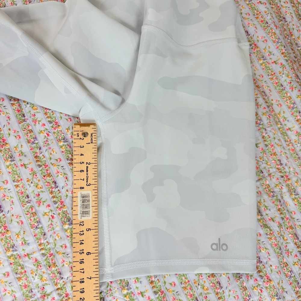 Alo‎ Yoga Camo Biker Shorts Light Grey White High Waist Athletic S - Picture 8 of 8